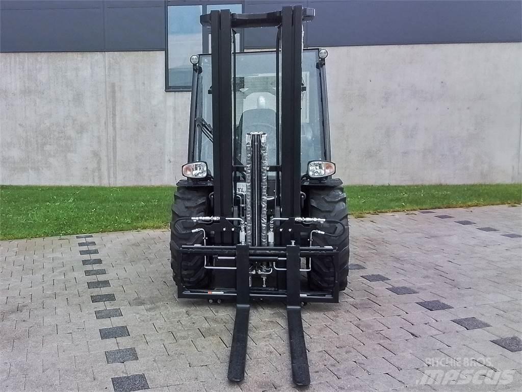 Manitou MC 25-4 ラフターテレントラック