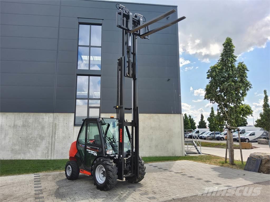 Manitou MC 30-4 ラフターテレントラック