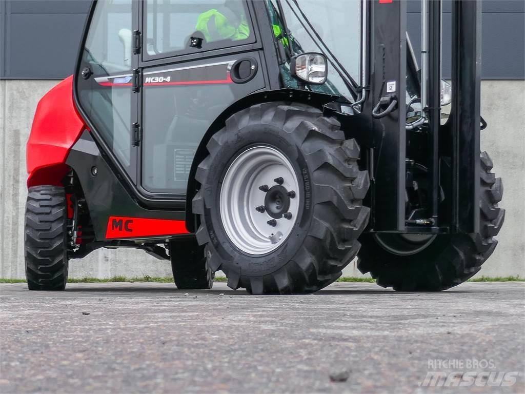 Manitou MC 30-4 ラフターテレントラック