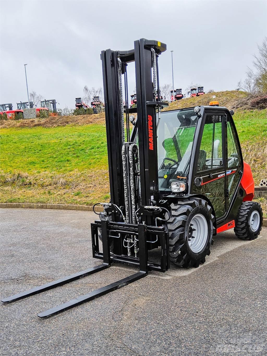 Manitou MC 30-4 ラフターテレントラック