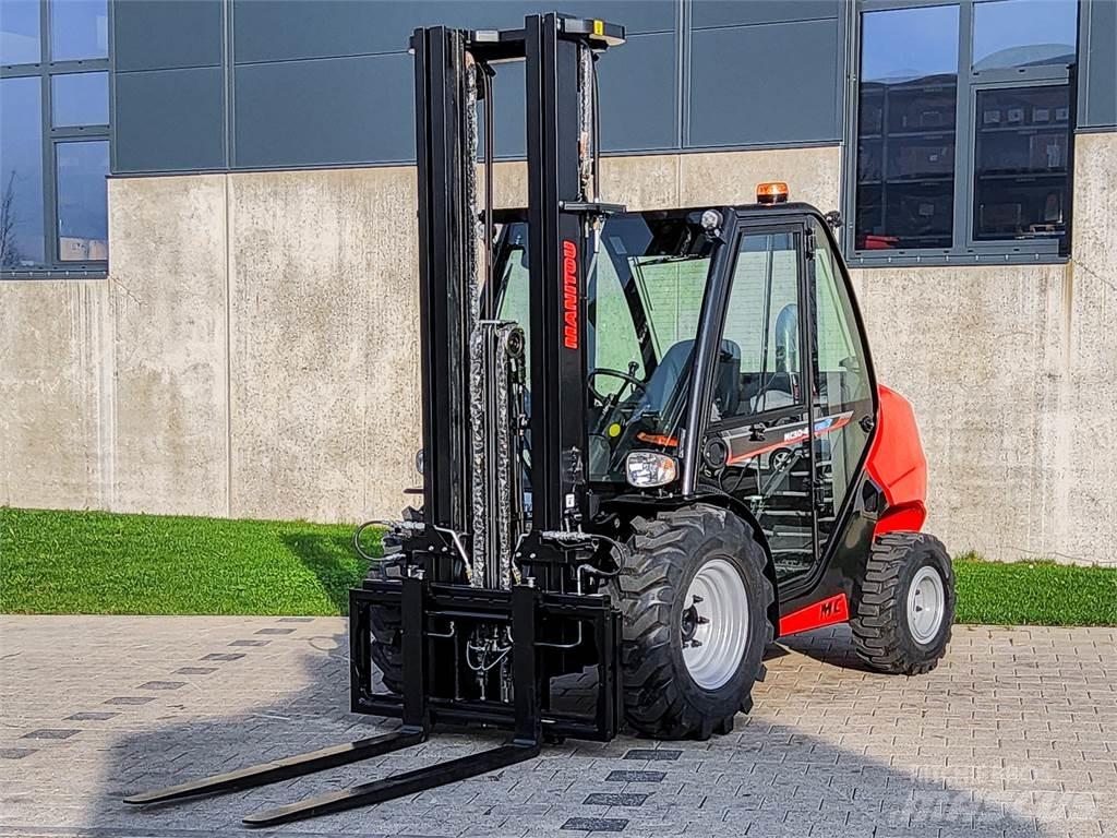 Manitou MC 30-4 ラフターテレントラック