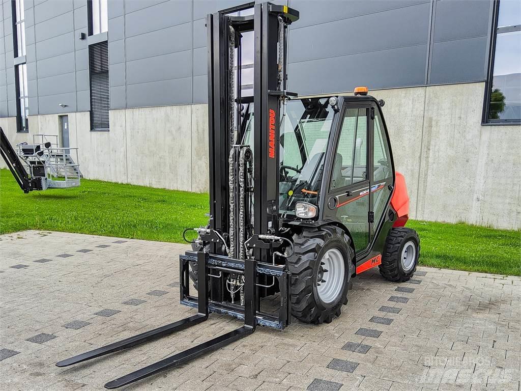 Manitou MC 30-4 ラフターテレントラック