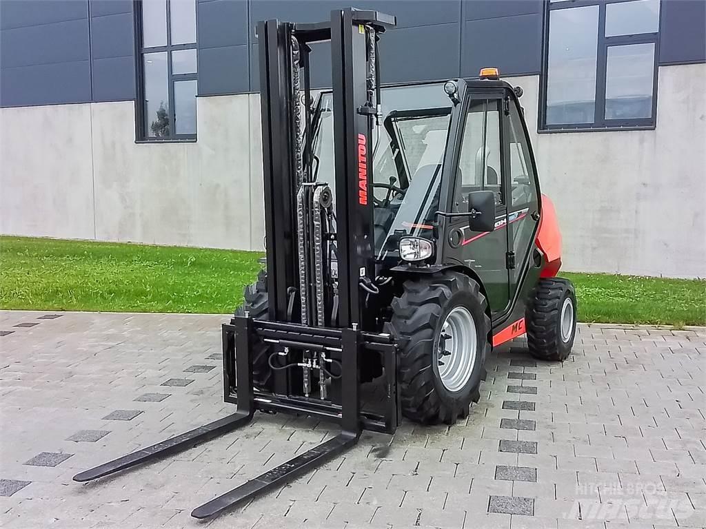 Manitou MC 30-4 ラフターテレントラック