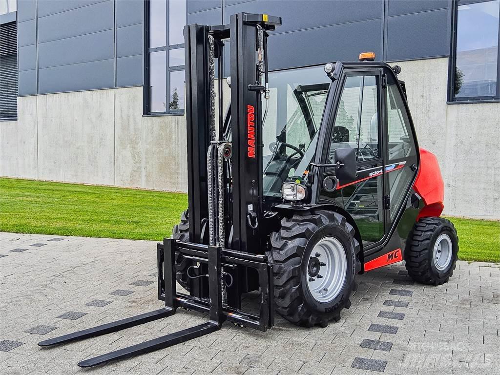 Manitou MC 30-4 ラフターテレントラック