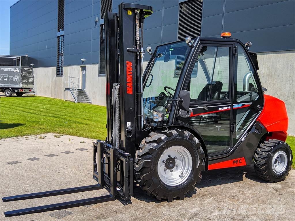 Manitou MC 30-4 ラフターテレントラック