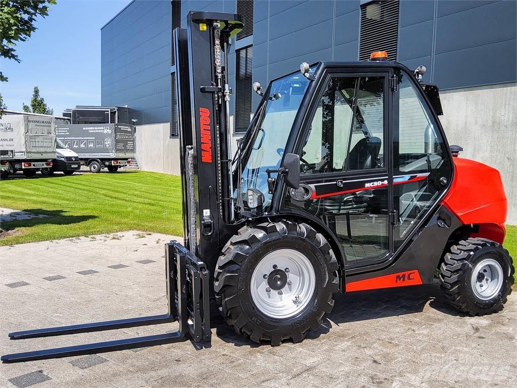 Manitou MC 30-4 ラフターテレントラック