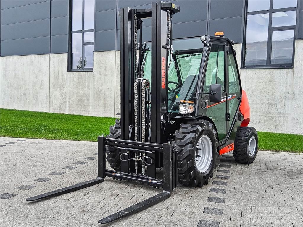 Manitou MC 30-4 ラフターテレントラック