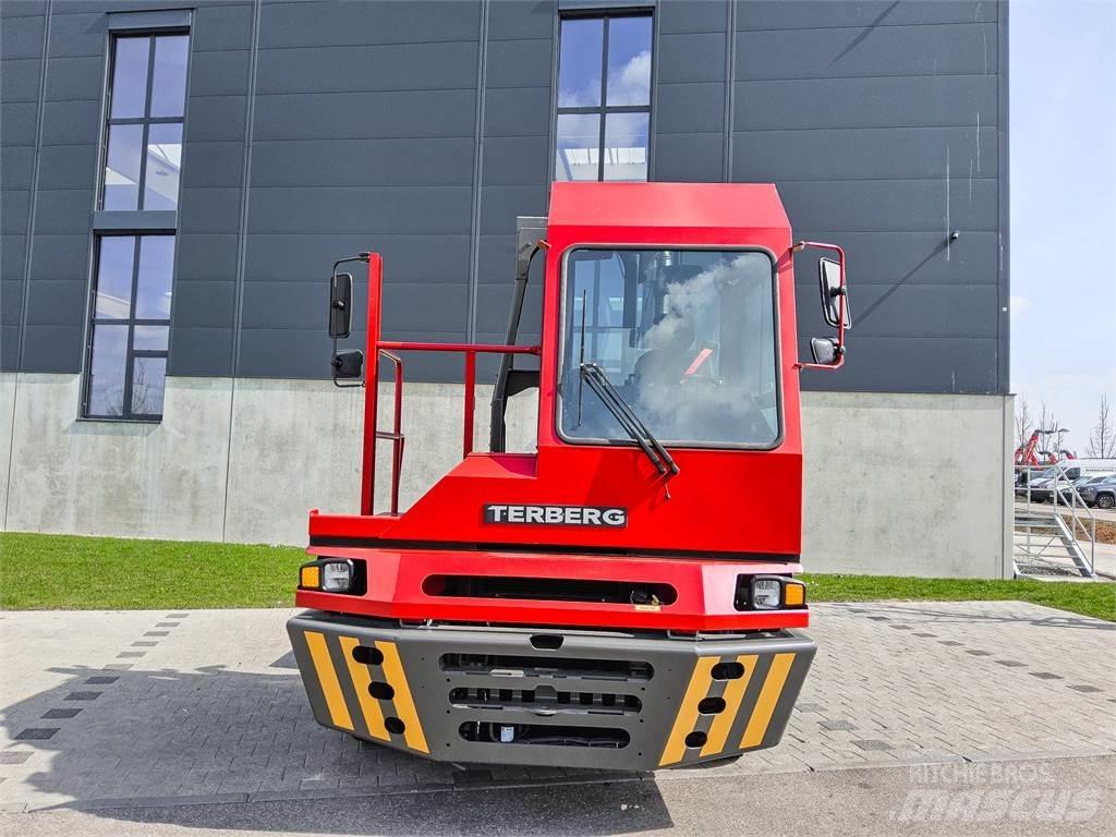 Terberg YT 220 ターミナルトラクター