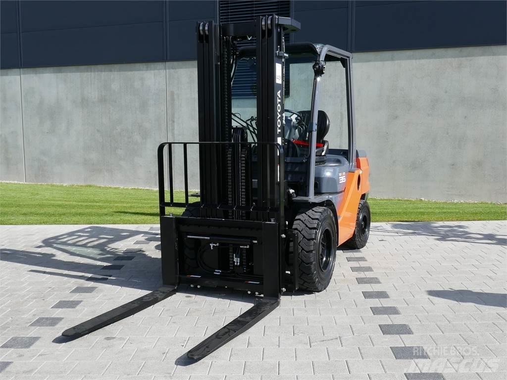 Toyota 52-8FDJF35 ディーゼル・軽油