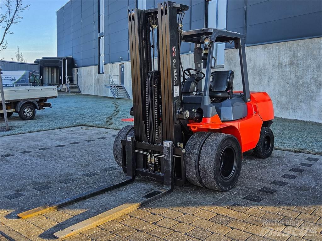 Toyota 7 FDU 45 ディーゼル・軽油