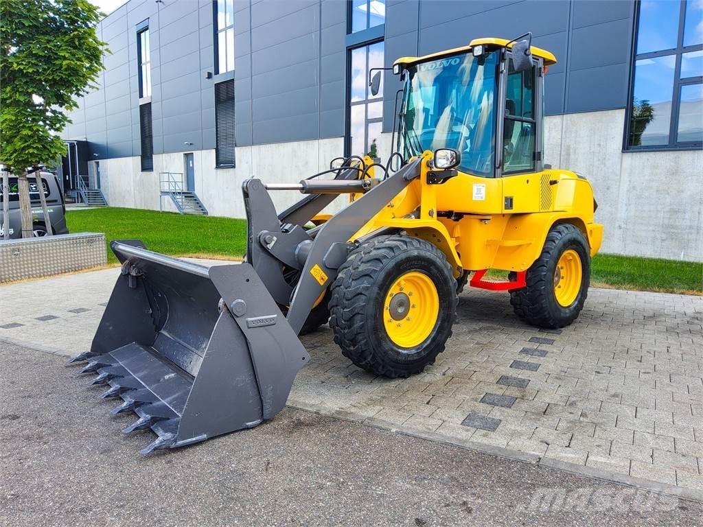 Volvo L 30G ミニ油圧ショベル 7t以下（ミニユンボ・ミニディガー）