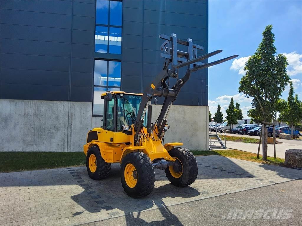 Volvo L 30G ミニ油圧ショベル 7t以下（ミニユンボ・ミニディガー）