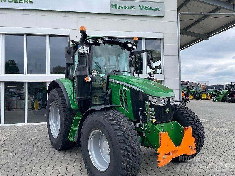 John Deere 6120M トラクター