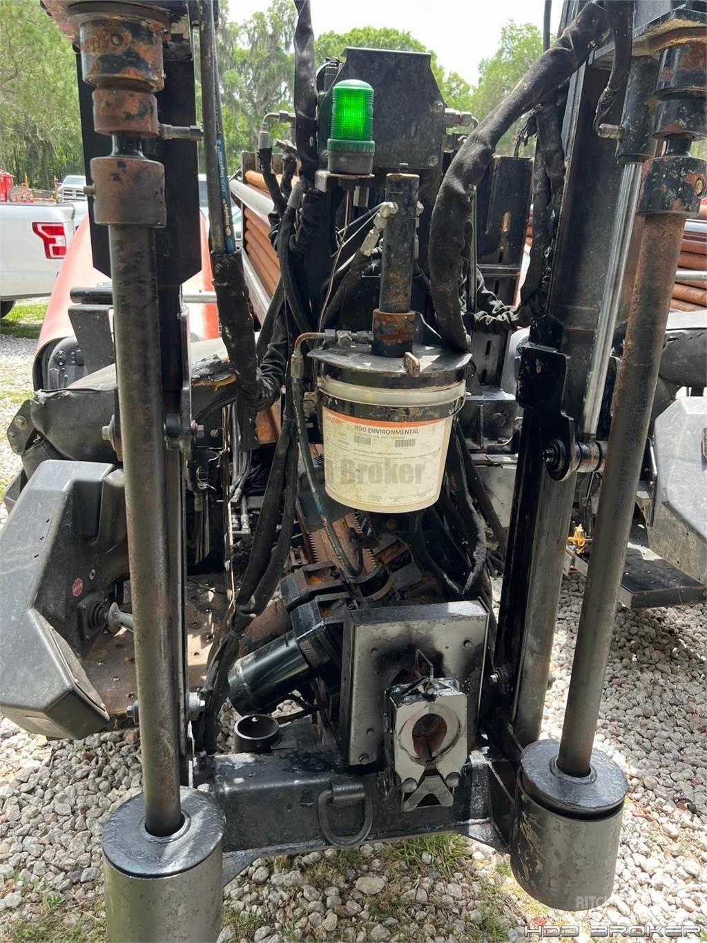 Ditch Witch JT20 水平掘削リグ