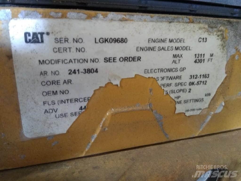 CAT C-13 エンジン