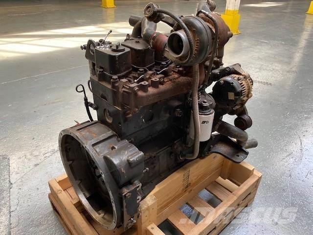 Cummins 4BT3.9 エンジン