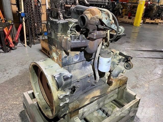 Cummins B4.5 エンジン