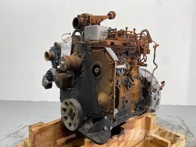 Cummins B4.5 エンジン