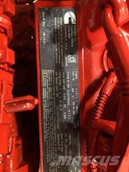 Cummins B6.7 エンジン