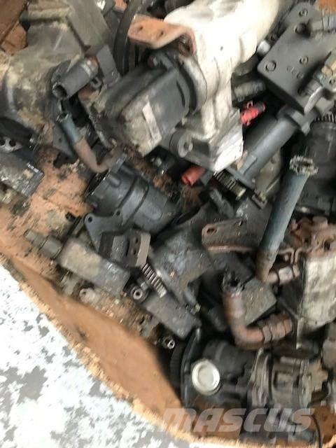 Cummins ISB6.7 エンジン