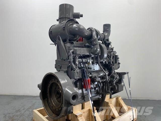 Komatsu M11-C エンジン