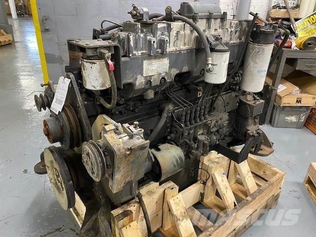 Komatsu SA6D125E-2 エンジン