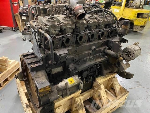 Komatsu SA6D125E-2 エンジン