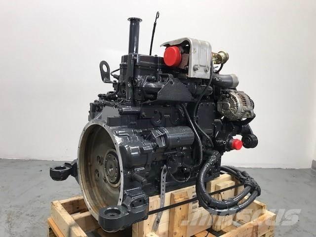 Komatsu SAA4D107E-1 エンジン