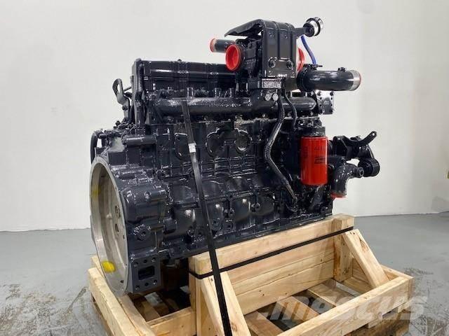 Komatsu SAA6D107E-1 エンジン