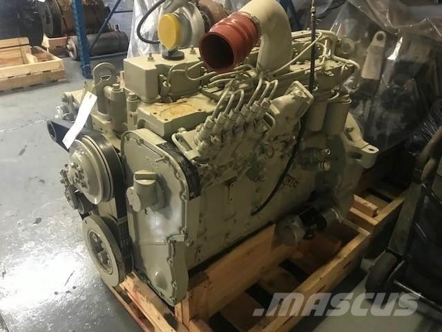 Komatsu SAA6D114-2 エンジン