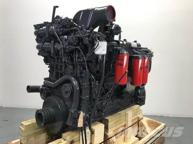 Komatsu SAA6D125E-5 エンジン