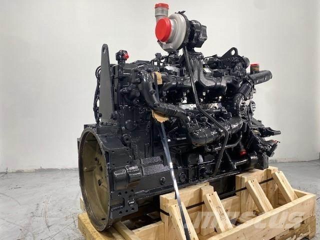 Komatsu SAA6D125E-5 エンジン