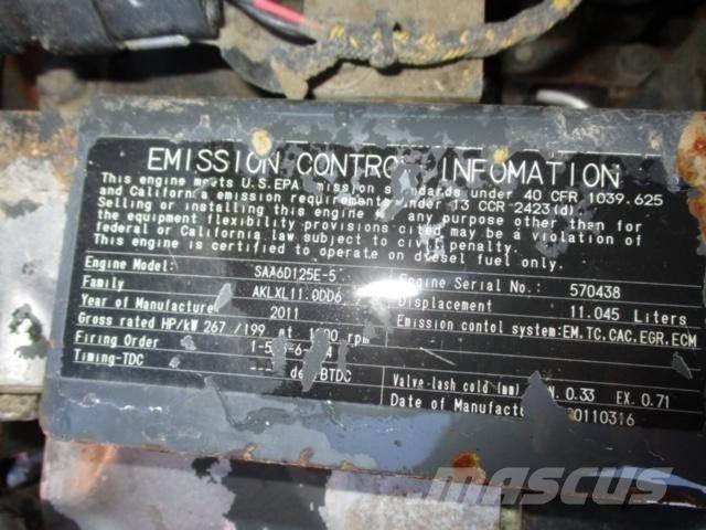 Komatsu SAA6D125E-5 エンジン