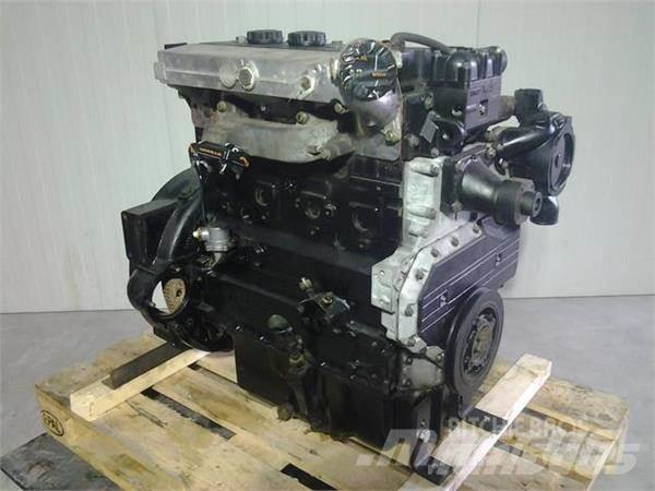 Perkins 1004.4 エンジン