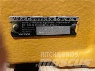 Volvo G990 トランスミッション