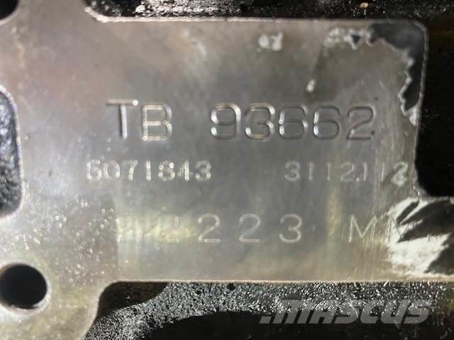 Yanmar 4TNV98 エンジン