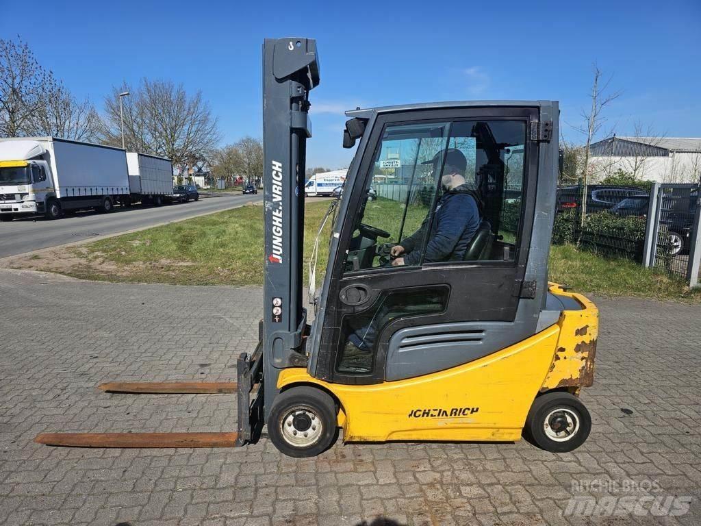 Jungheinrich EFG320 バッテリーフォークリフト