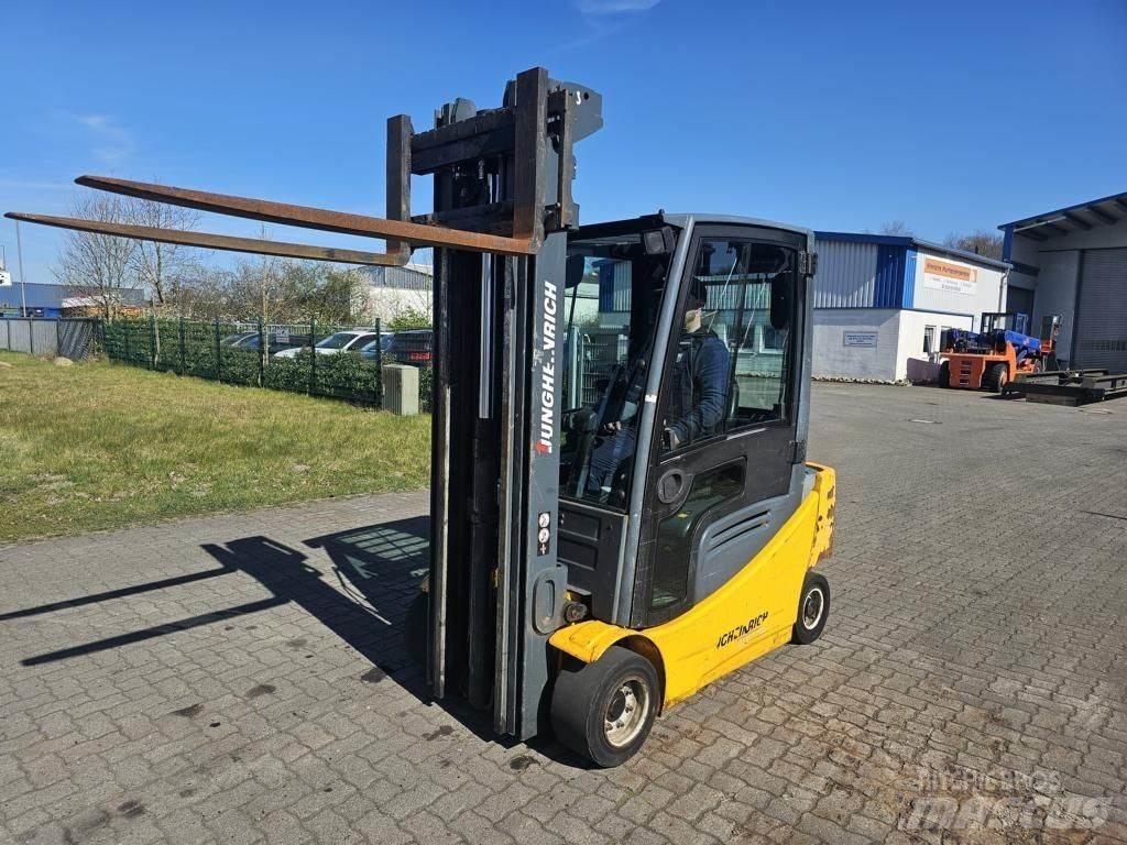 Jungheinrich EFG320 バッテリーフォークリフト