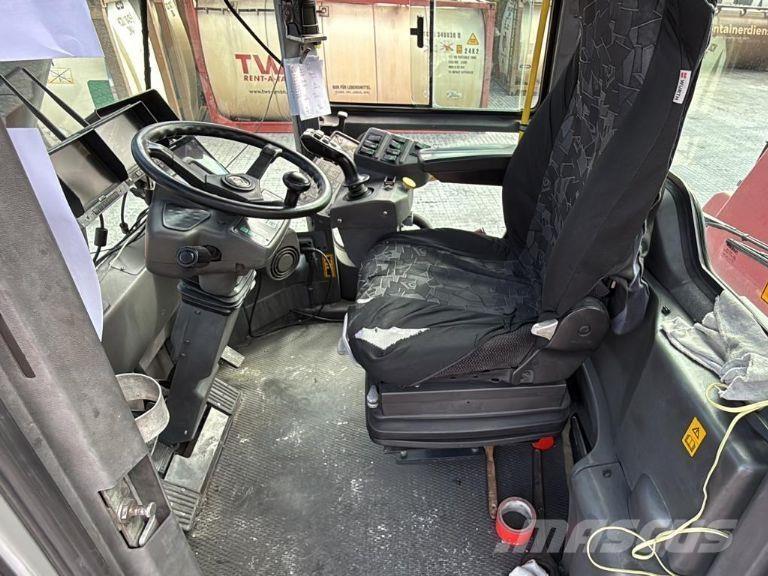 Kalmar DRF400-60C5 リーチスタッカー