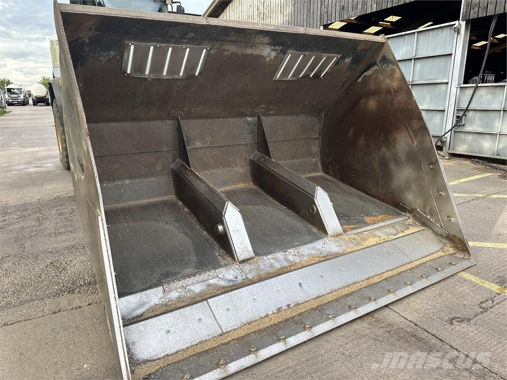  Ulrich Hitip bucket フロントローダーとディガー