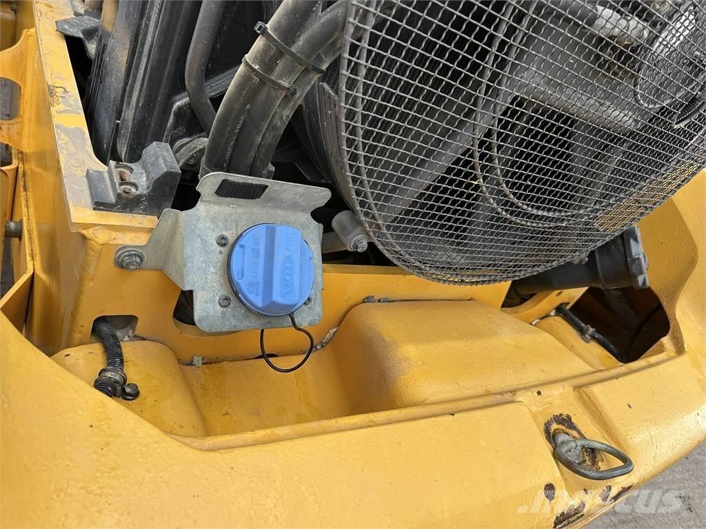 Volvo BM L70H フロントローダーとディガー
