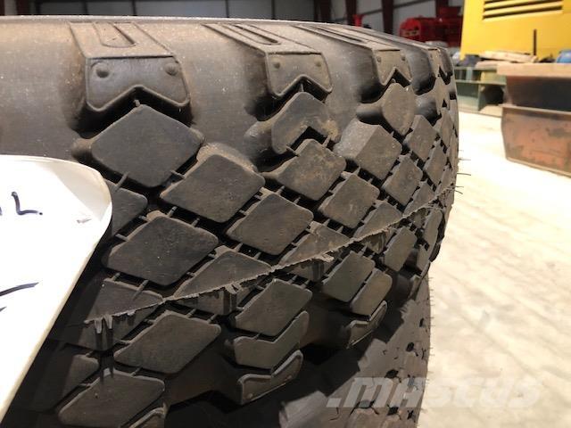  10.00-18 Stomil dæk - 3 stk. タイヤ、ホイル、リム