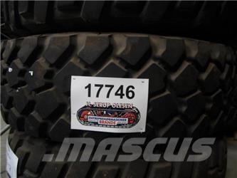  13.00R20 dæk - 1 stk. タイヤ、ホイル、リム