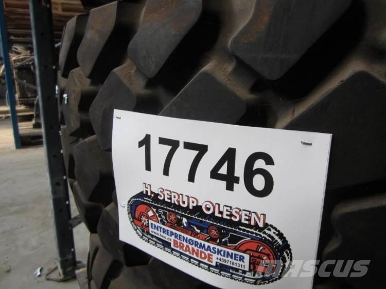  13.00R20 dæk - 1 stk. タイヤ、ホイル、リム