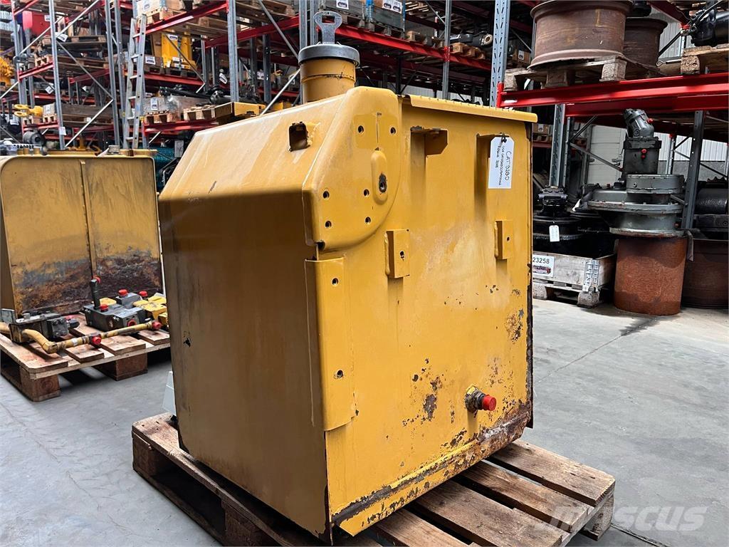 CAT 323D brændstoftank その他部品