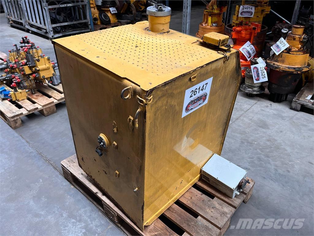 CAT 323D brændstoftank その他部品
