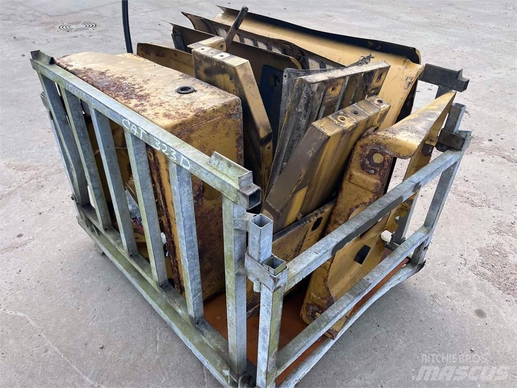 CAT 323D Skærme その他部品