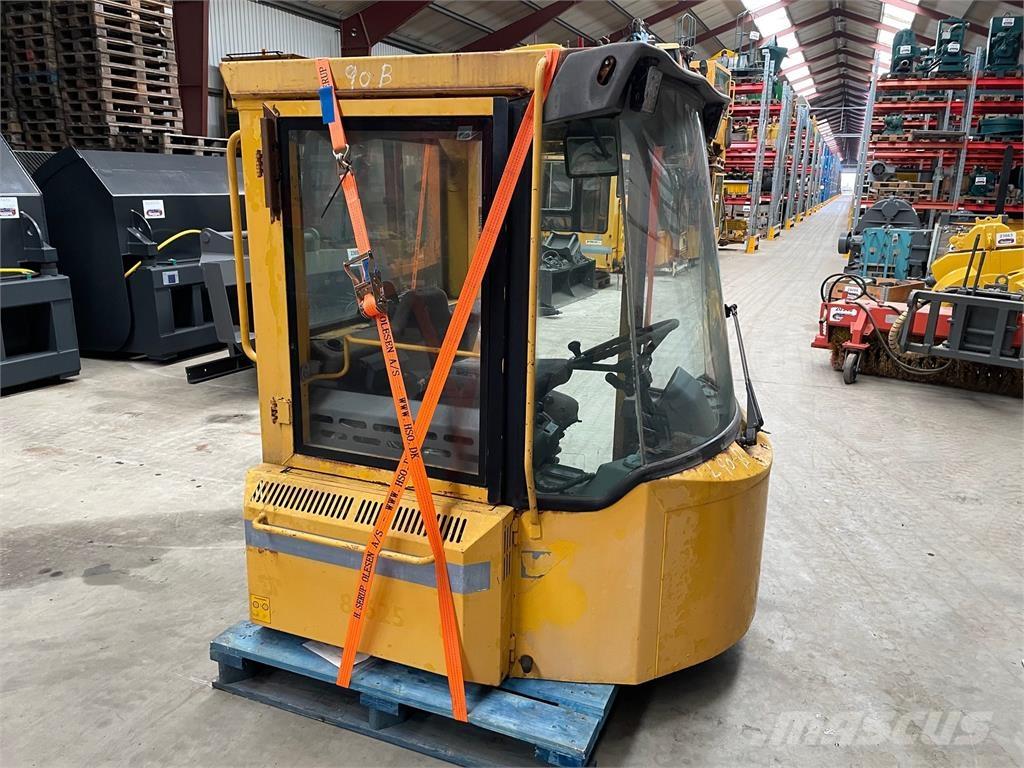  Førerhus ex. Volvo L90B その他部品
