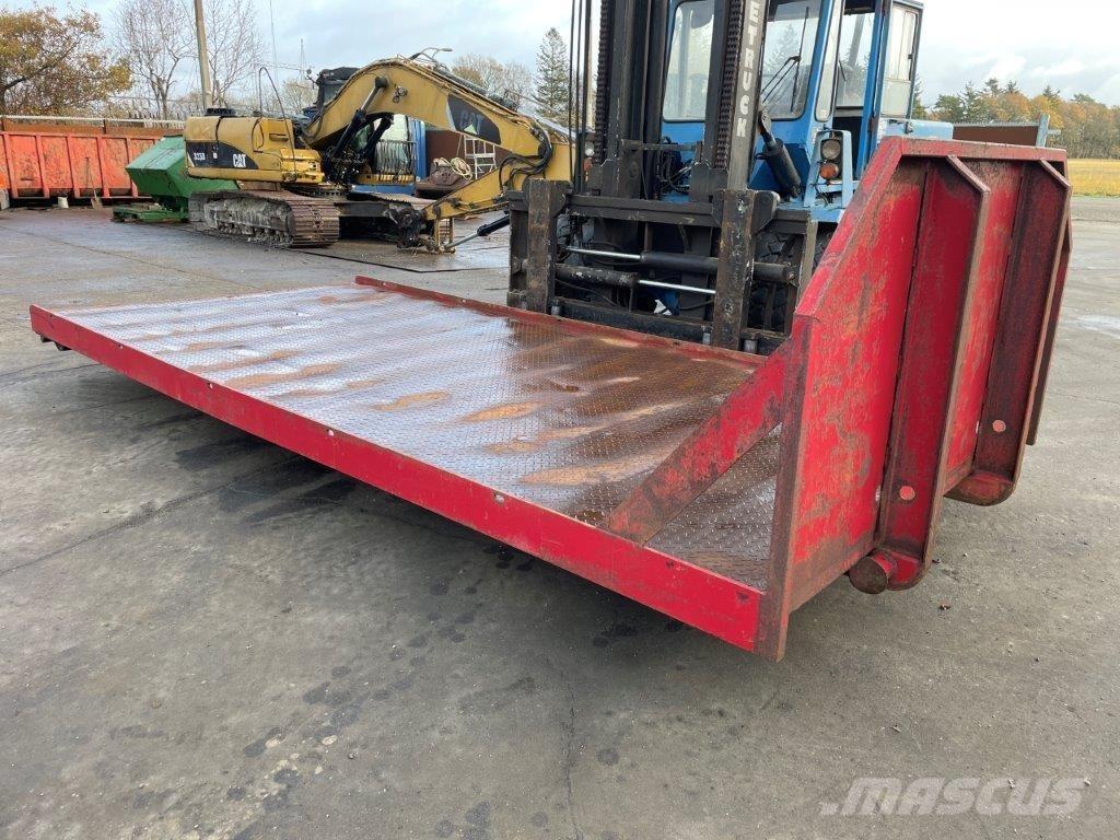  Maskintrailer med wirehejs ローローダーセミトレーラー