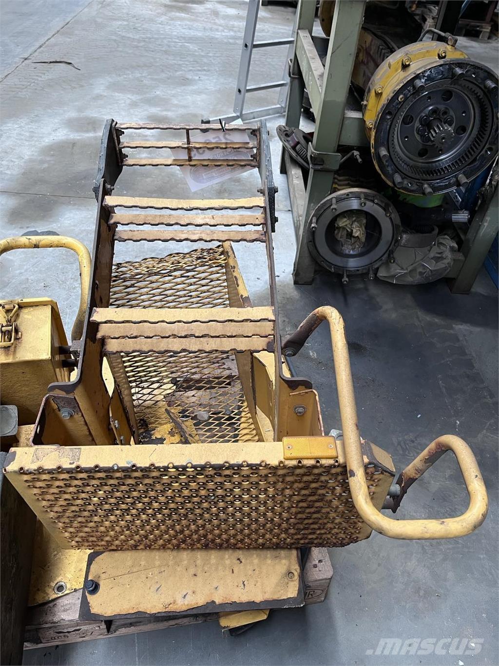  Trappe, Volvo L90E その他部品
